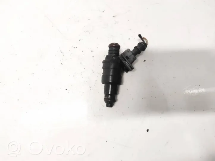 Renault Scenic I Injecteur de carburant 866313