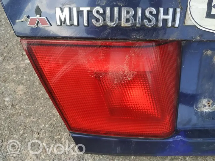 Mitsubishi Carisma Galinis žibintas dangtyje 