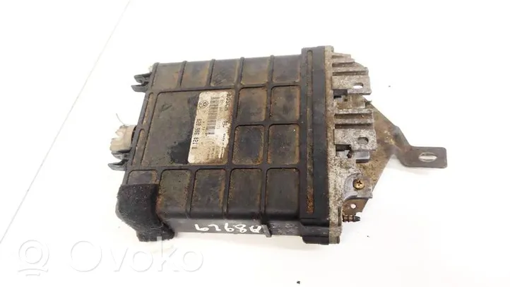 Volkswagen PASSAT B4 Calculateur moteur ECU 028906021B