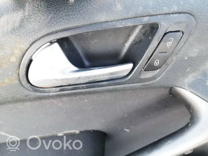 Volkswagen Tiguan Priekinė atidarymo rankenėlė vidinė 5n0837197