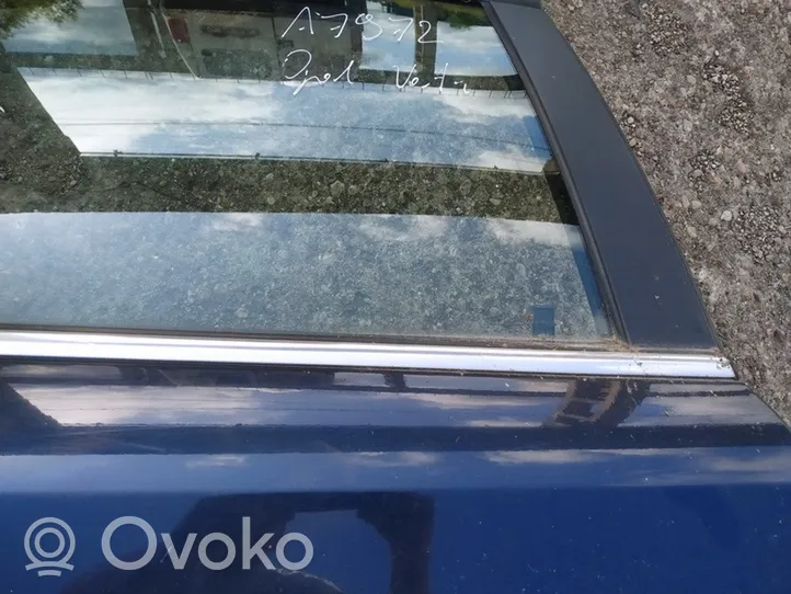 Opel Vectra C Takaoven lasin muotolista 