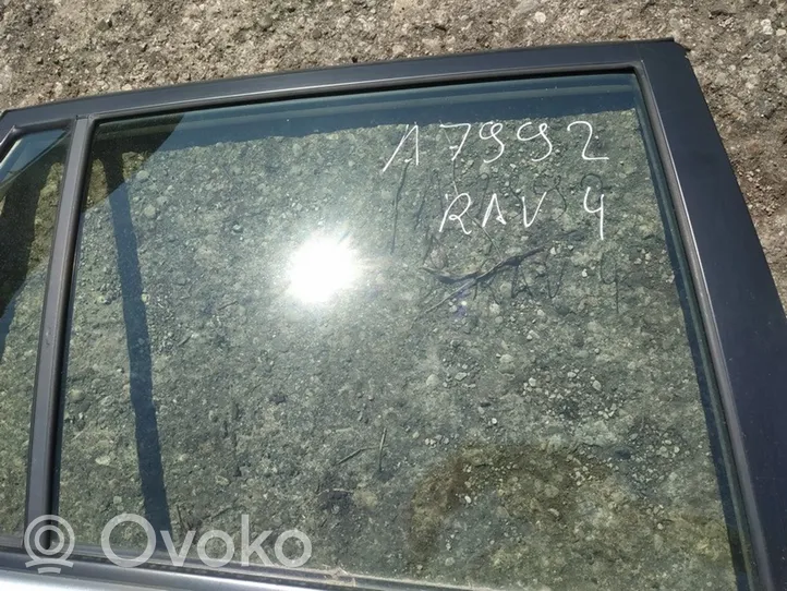 Toyota RAV 4 (XA20) Pagrindinis galinių durų stiklas 