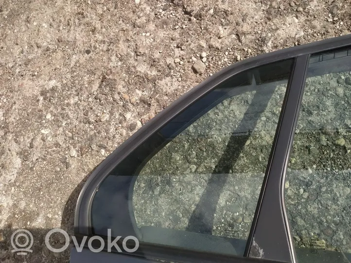 Volkswagen Jetta V Rear vent window glass 