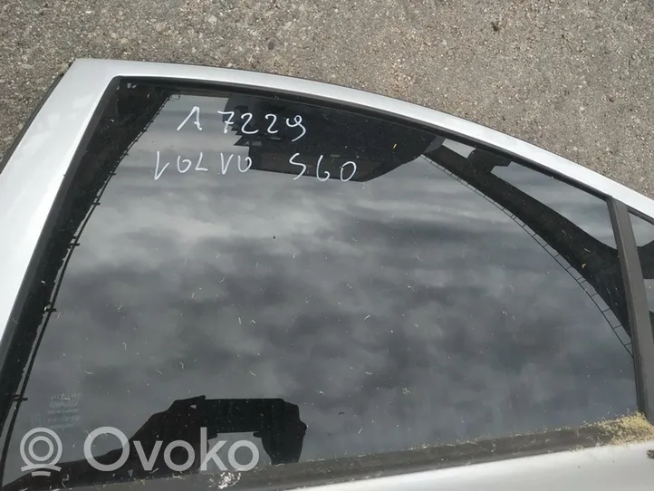 Volvo S60 aizmugurējo durvju stikls 