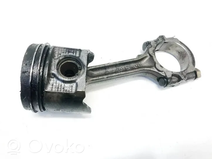 Nissan Almera N16 Piston avec bielle 