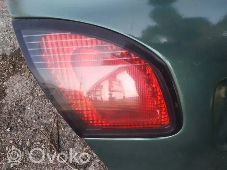 Nissan Primera Takaluukun takavalot 