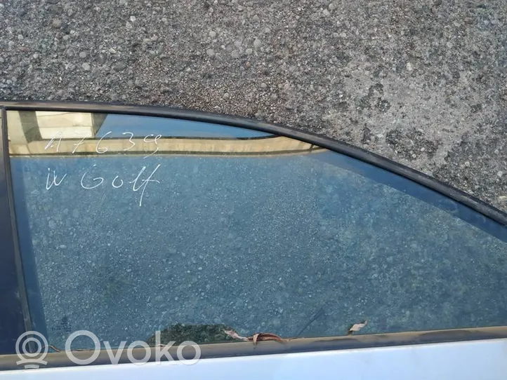 Volkswagen Golf V Etuoven ikkunalasi, neliovinen malli 