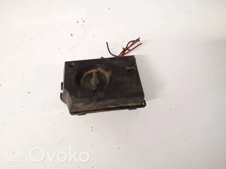 Audi 80 90 S2 B4 Porte ampoule de feu arrière 29632102