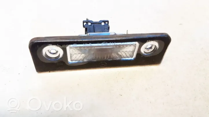 Volkswagen PASSAT B5.5 Lampa oświetlenia tylnej tablicy rejestracyjnej 1j5943021a