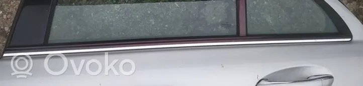 Mercedes-Benz C W203 Moulures des vitres de la porte arrière 
