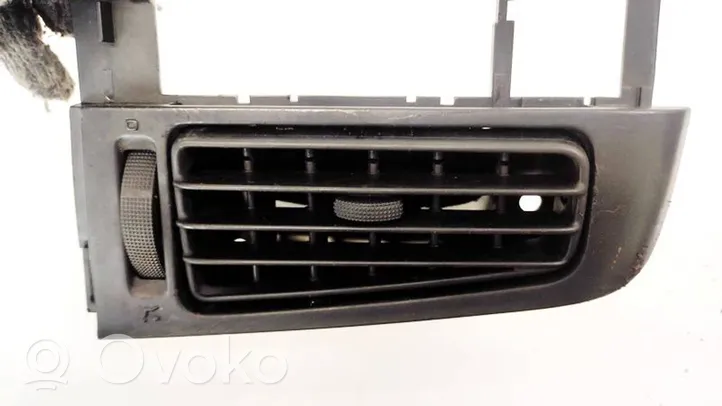 Volkswagen Golf III Grille d'aération centrale 1H6819703