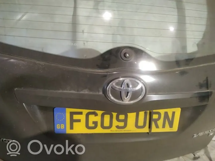 Toyota Verso Takaluukun rekisterikilven valon palkki 