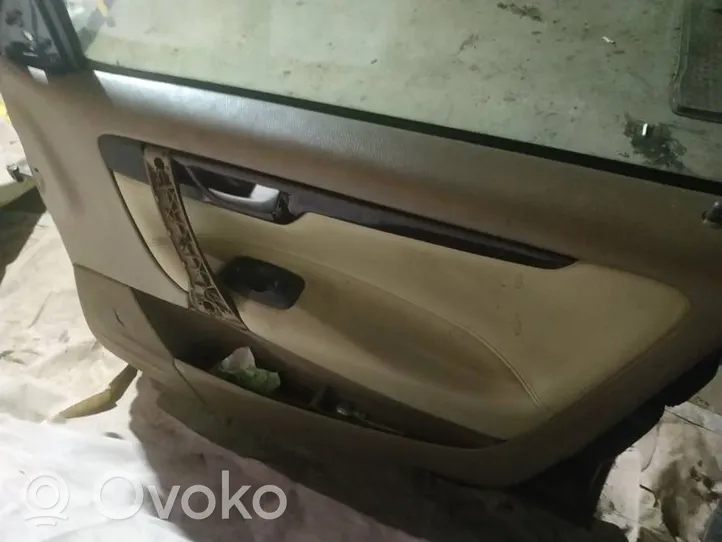 Volvo V70 Priekinės durys melynos