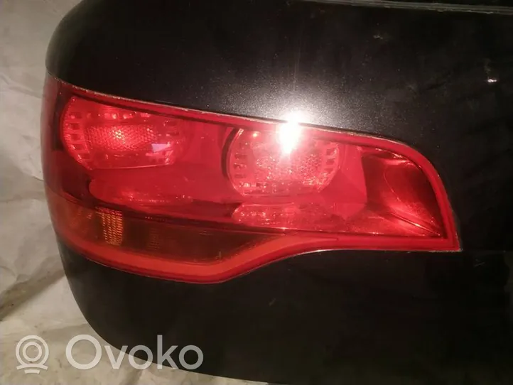 Audi Q7 4L Lampy tylnej klapy bagażnika 