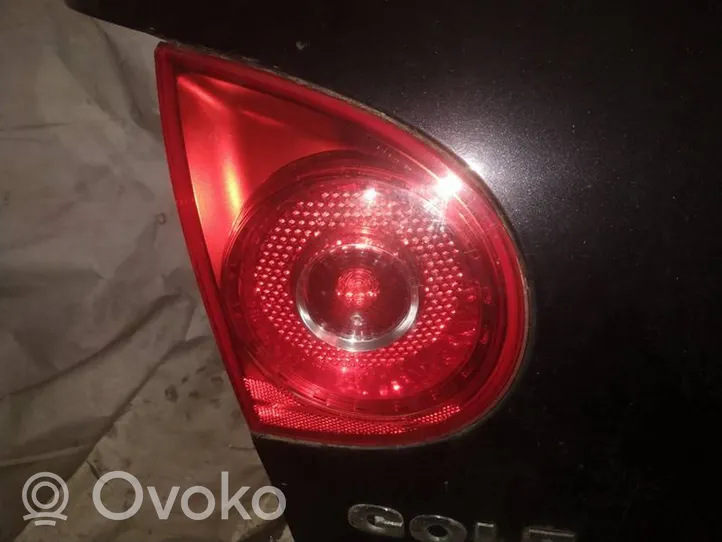 Volkswagen Golf V Lampy tylnej klapy bagażnika 