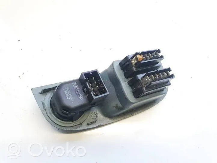 Renault Megane I Electric window control switch 7700847433F