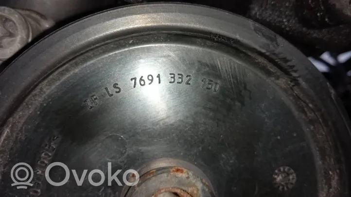 Mercedes-Benz E W212 Pompe de direction assistée A0064664701