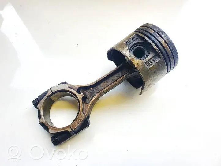 Toyota Avensis T220 Piston with connecting rod 64190