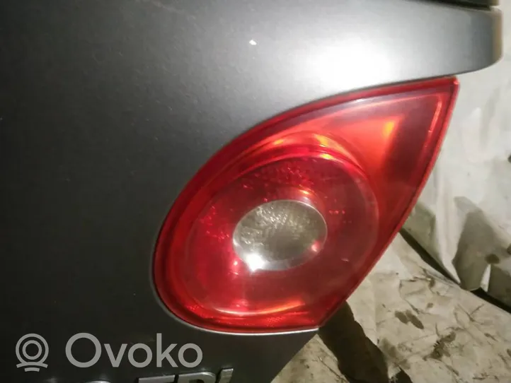 Volkswagen Golf V Lampy tylnej klapy bagażnika 