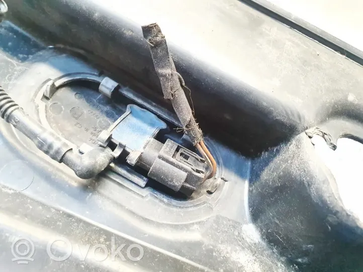 Audi A3 S3 8P Mazgāšanas šķidruma smidzinātājs (-i) priekšējam logam 