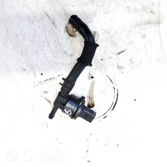 Mitsubishi Outlander Sensore temperatura del carburante 038906081