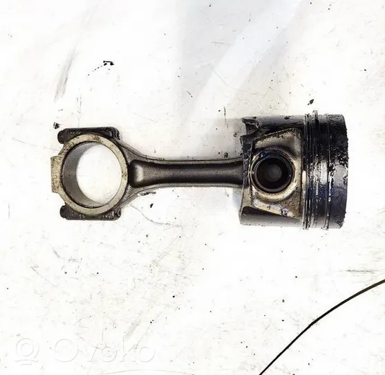 Mitsubishi Outlander Piston with connecting rod 