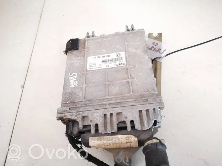 Volkswagen PASSAT B4 Dzinēja vadības bloks 0281001368