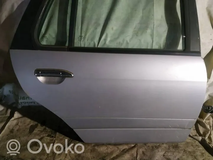 Nissan Primera Porte arrière pilkos