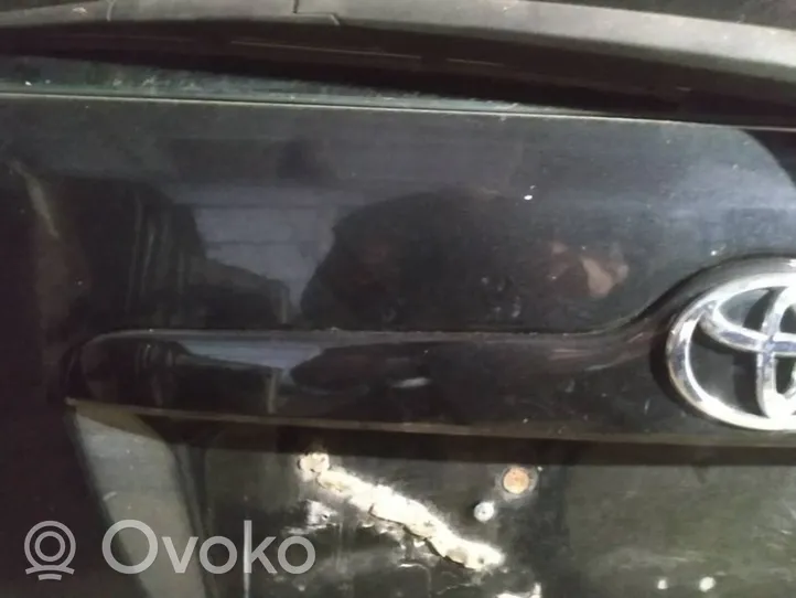 Toyota Corolla E120 E130 Listwa oświetlenie tylnej tablicy rejestracyjnej 