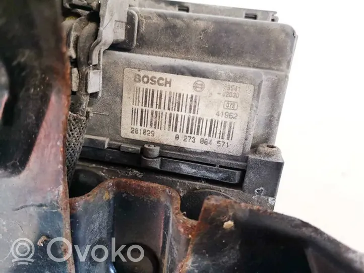 Toyota Corolla E120 E130 ABS-pumppu 4451002050