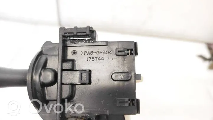 Suzuki SX4 Pagrieziena signālu / lukturu sviria 173744