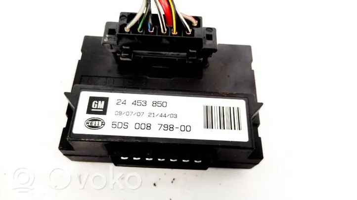 Opel Astra H Tow bar relay 24453850