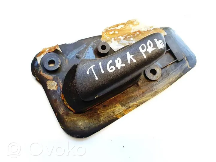 Opel Tigra A Poignée inférieure de porte avant 90482367