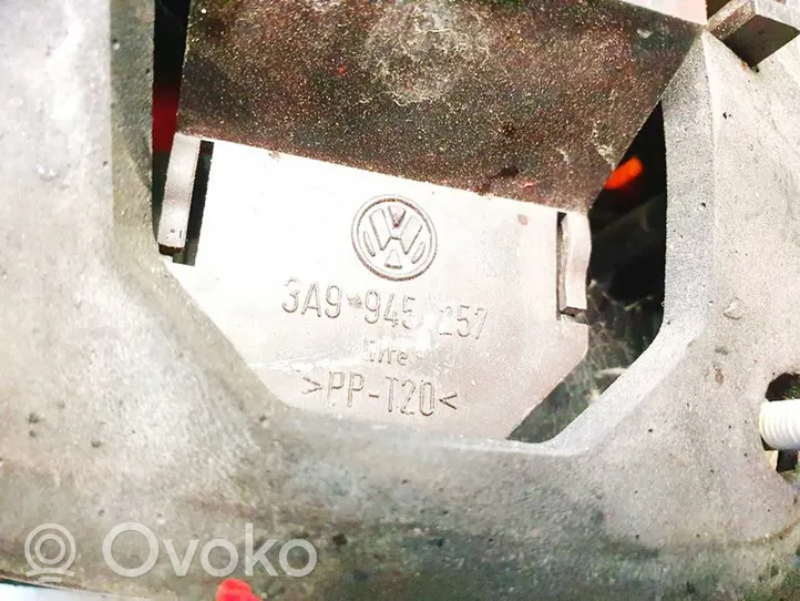 Volkswagen PASSAT B4 Lampa tylna 3a9945257
