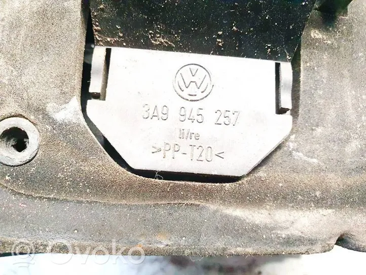 Volkswagen PASSAT B4 Luz trasera/de freno 3a9945257