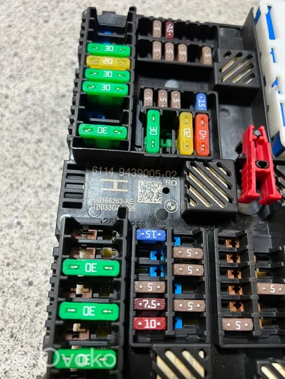 BMW X1 E84 Skrzynka bezpieczników / Komplet 9439005