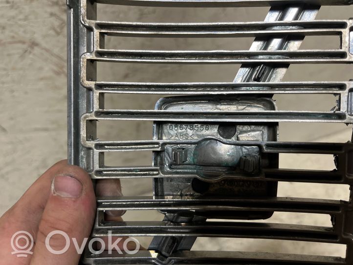 Volvo V50 Grille de calandre avant 08678556
