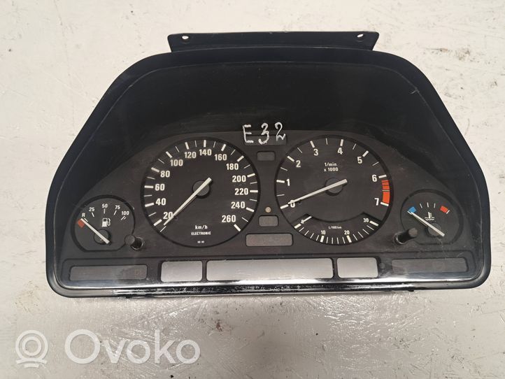 BMW 7 E32 Speedometer (instrument cluster) 8350524