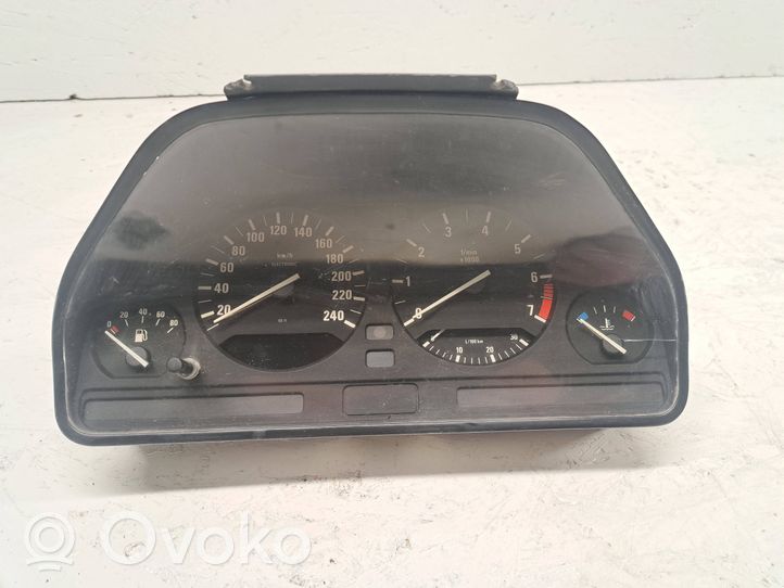 BMW 5 E34 Compteur de vitesse tableau de bord 9220300950