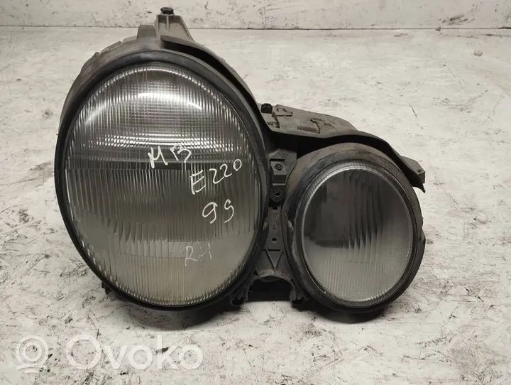 Mercedes-Benz E W210 Phare frontale 15060800