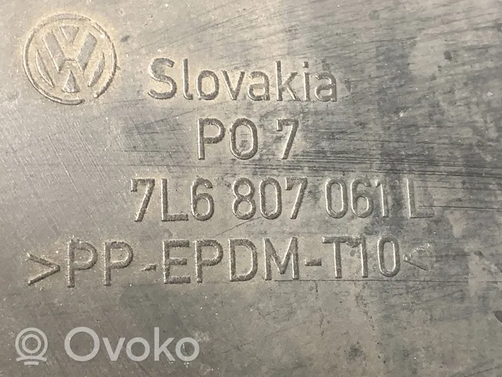 Volkswagen Touareg I Apakšējā bampera daļa (lūpa) 7L6807061L