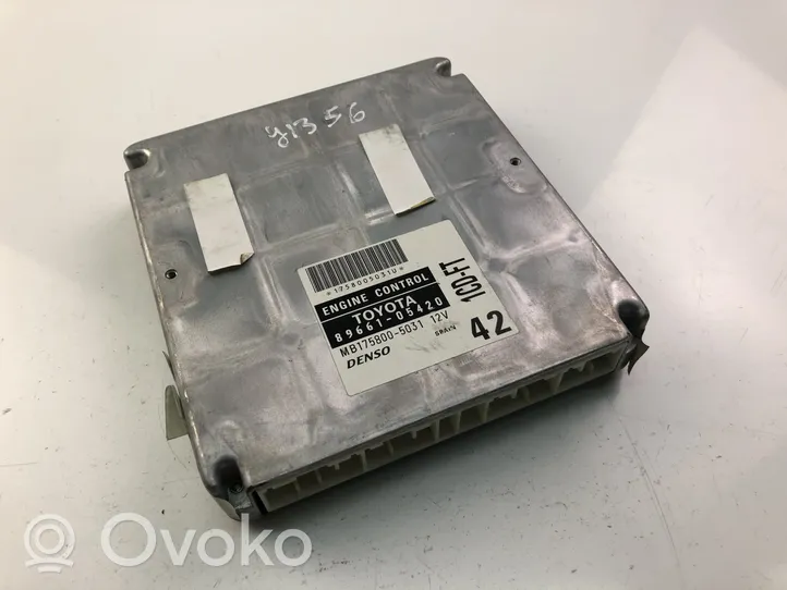 Toyota Avensis T220 Unité de commande, module ECU de moteur 8966105420