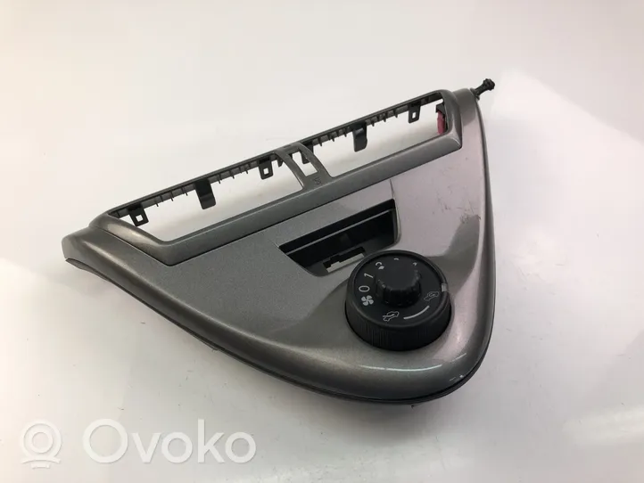 Toyota iQ Przełącznik / Włącznik nawiewu dmuchawy 5541074010