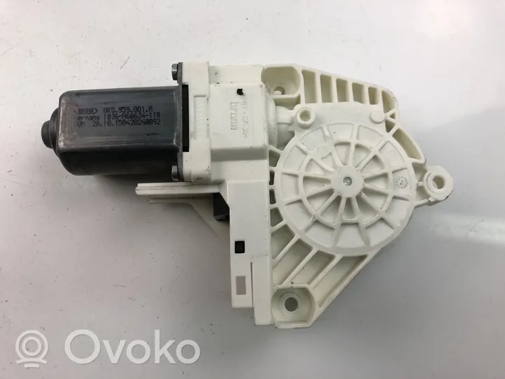 Audi A8 S8 D5 Varikliukas priekinio langų pakėlėjo 8K0959801A