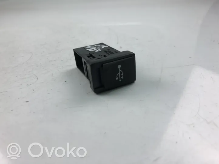 Toyota C-HR Connecteur/prise USB FC0600021