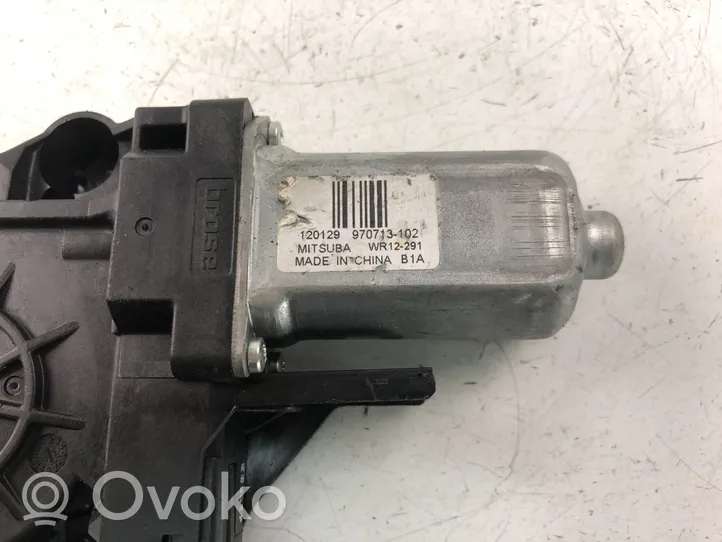 Volvo V70 Varikliukas priekinio langų pakėlėjo 970713102