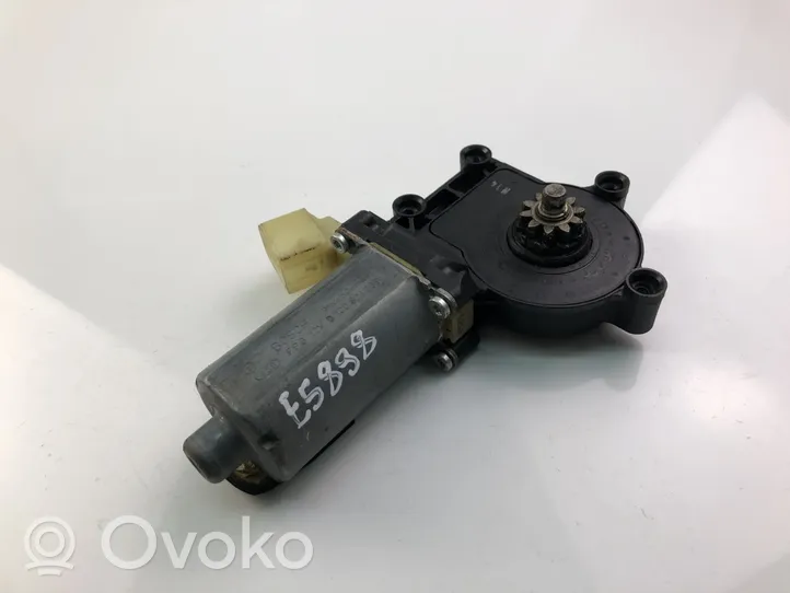 Volvo XC90 Moteur de lève-vitre de porte avant 0130821760