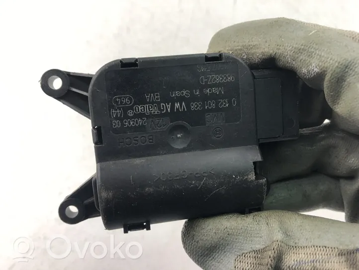 Volkswagen Touran I Intake manifold valve actuator/motor 0132801338