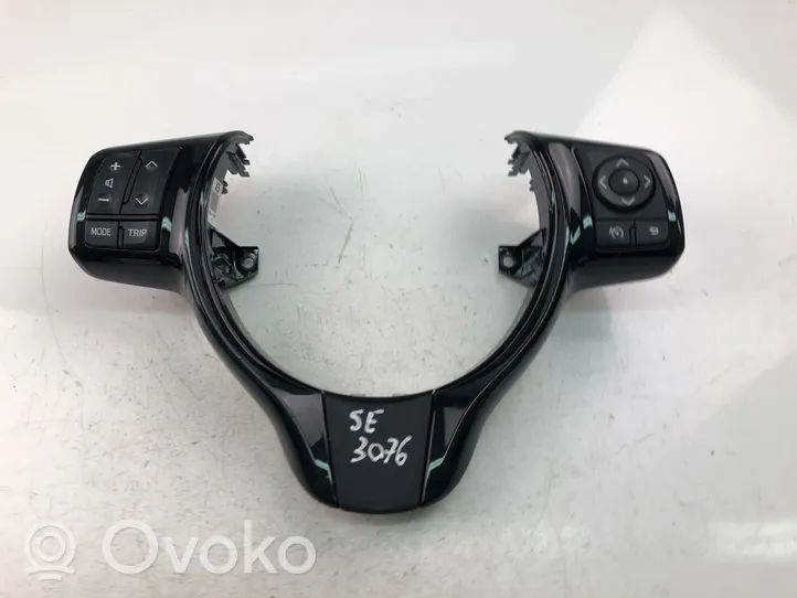 Toyota Prius (XW50) Boutons / interrupteurs volant 2300E02