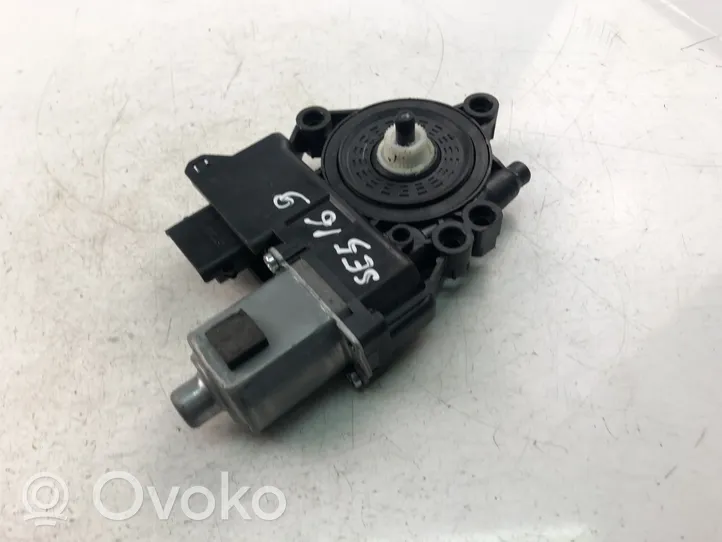 KIA Ceed Motorino alzacristalli della portiera anteriore 82460J7010